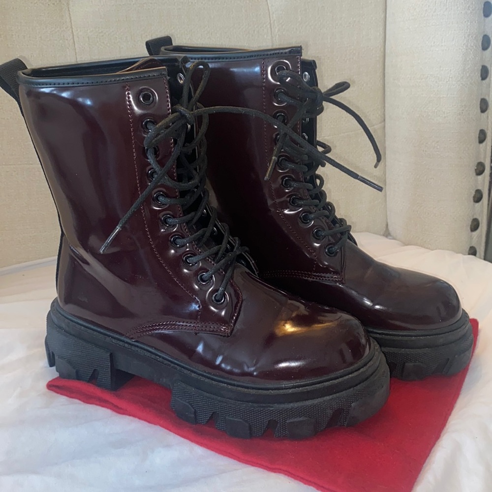 Combat burgundy boots
